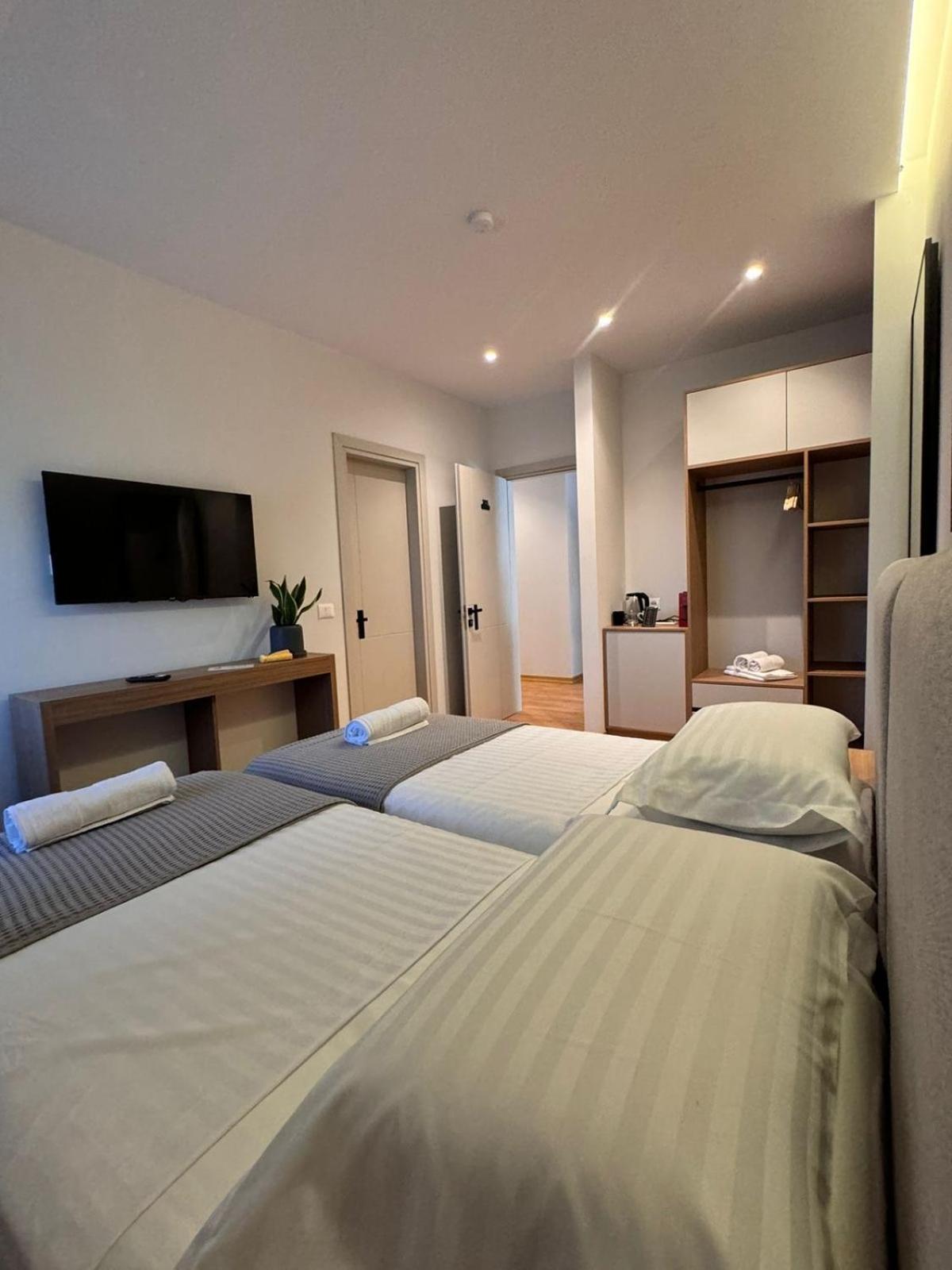 Izi Boutique Apartment Тирана Екстериор снимка