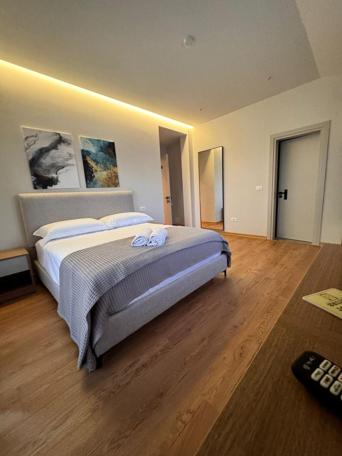 Izi Boutique Apartment Тирана Екстериор снимка