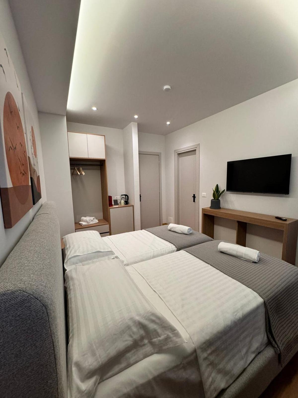 Izi Boutique Apartment Тирана Екстериор снимка