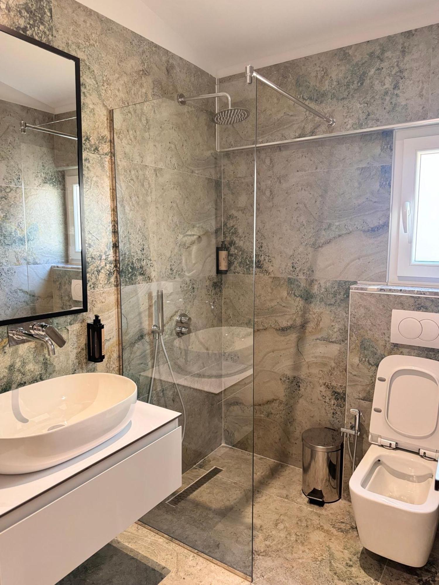 Izi Boutique Apartment Тирана Екстериор снимка