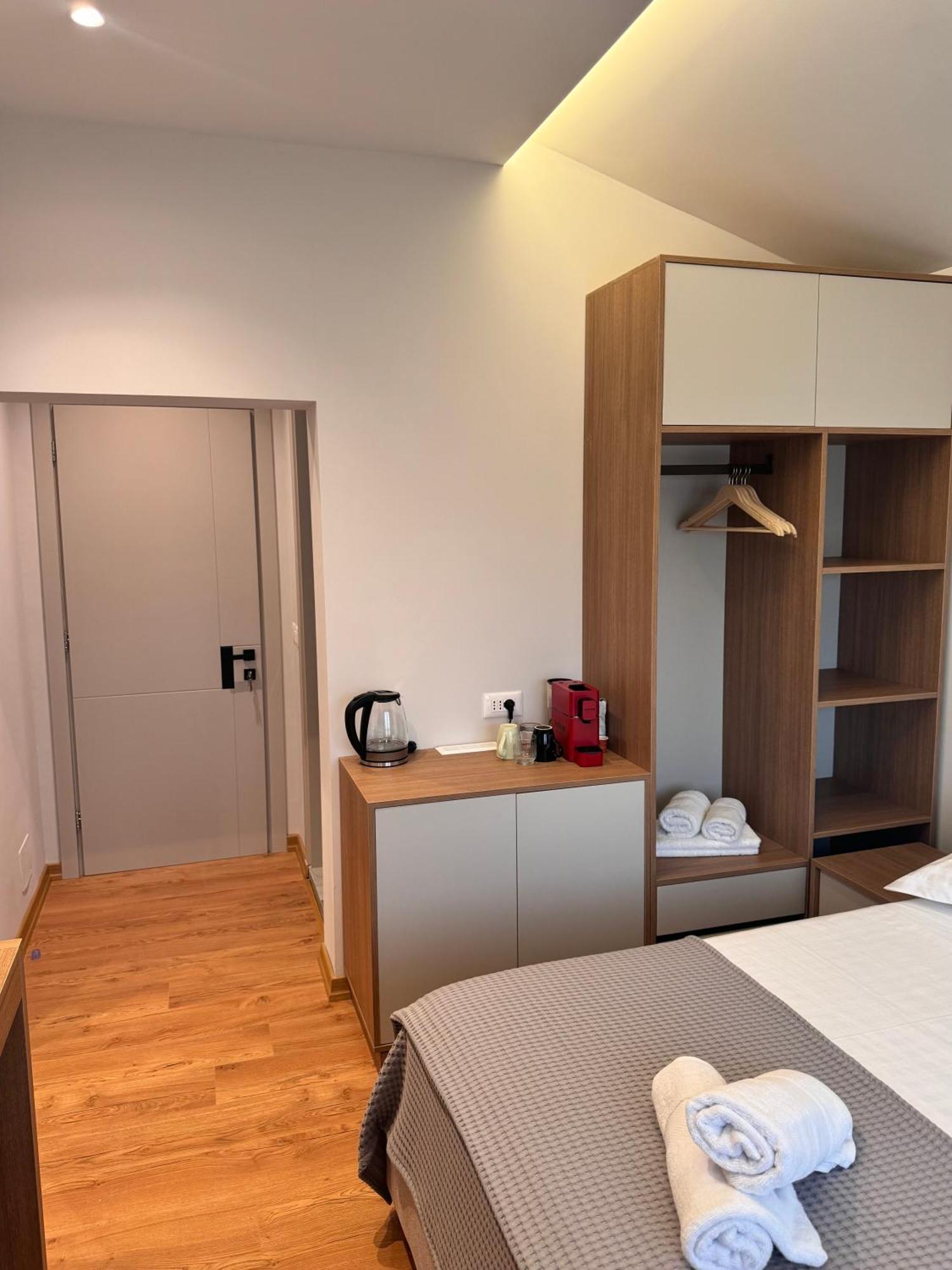 Izi Boutique Apartment Тирана Екстериор снимка