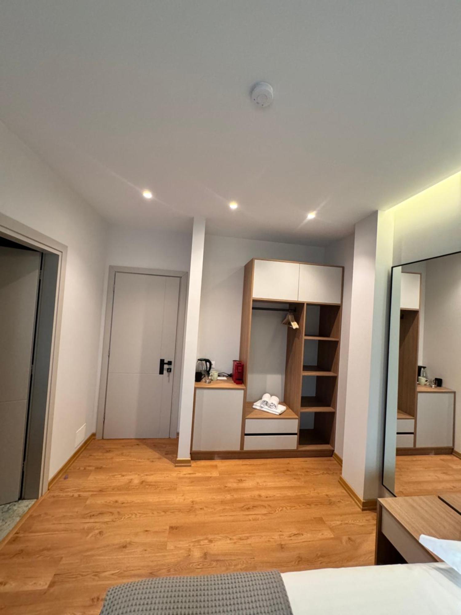Izi Boutique Apartment Тирана Екстериор снимка
