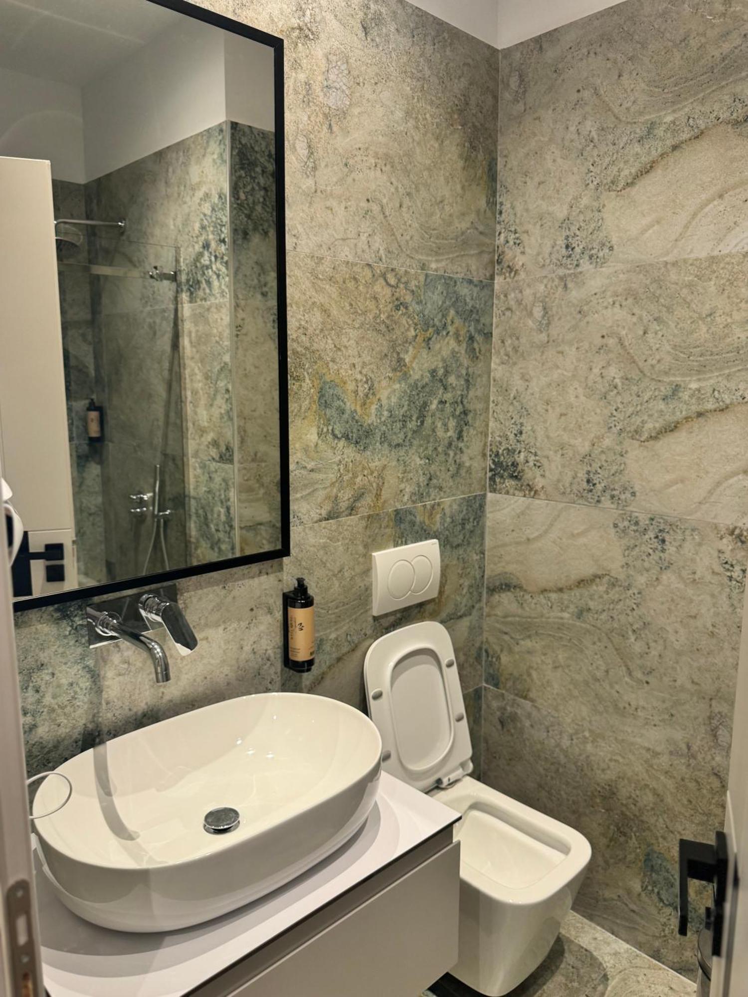 Izi Boutique Apartment Тирана Екстериор снимка