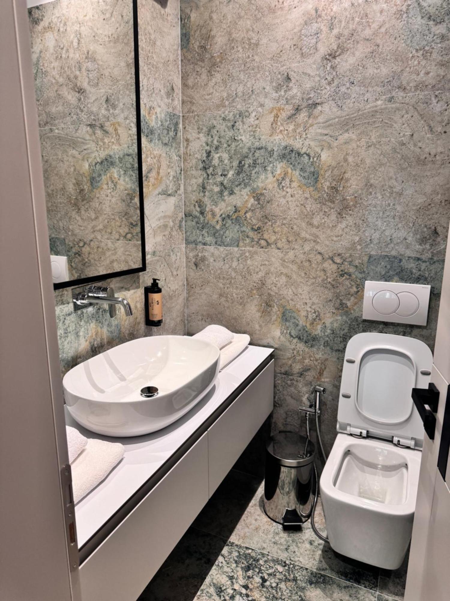 Izi Boutique Apartment Тирана Екстериор снимка