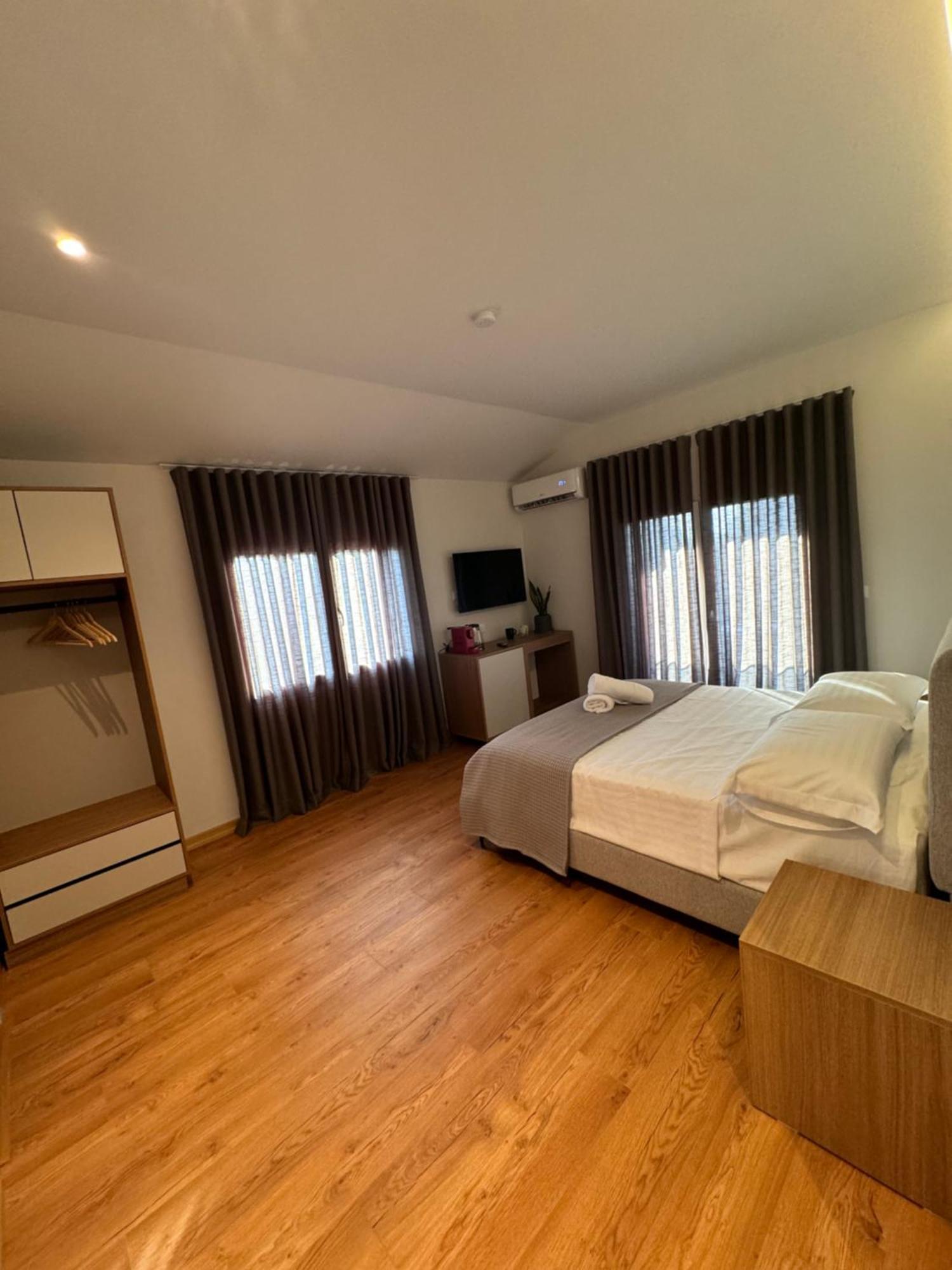 Izi Boutique Apartment Тирана Екстериор снимка