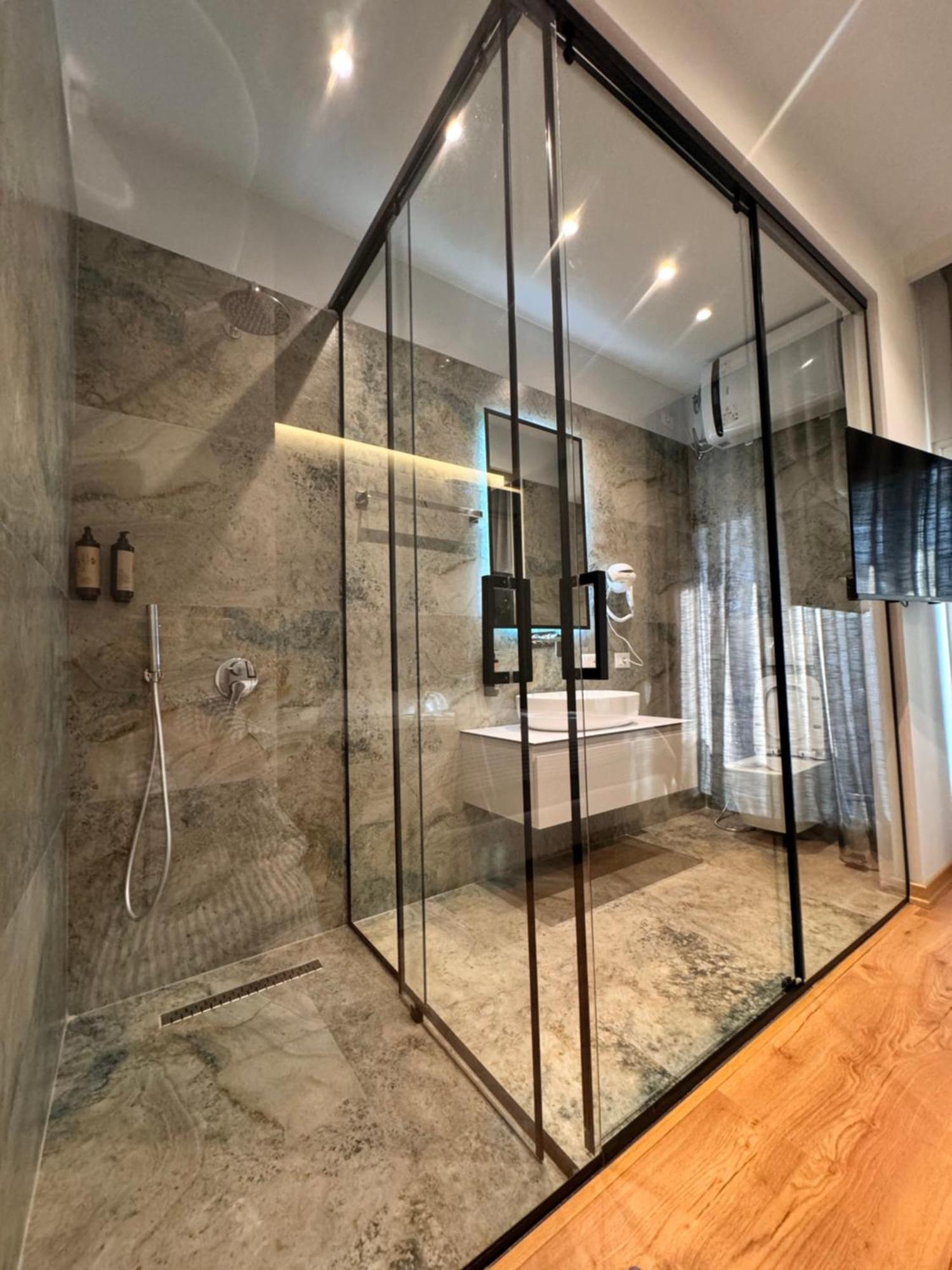 Izi Boutique Apartment Тирана Екстериор снимка