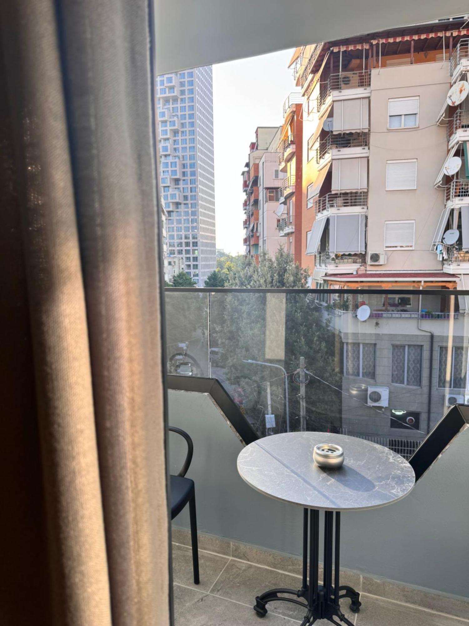 Izi Boutique Apartment Тирана Екстериор снимка