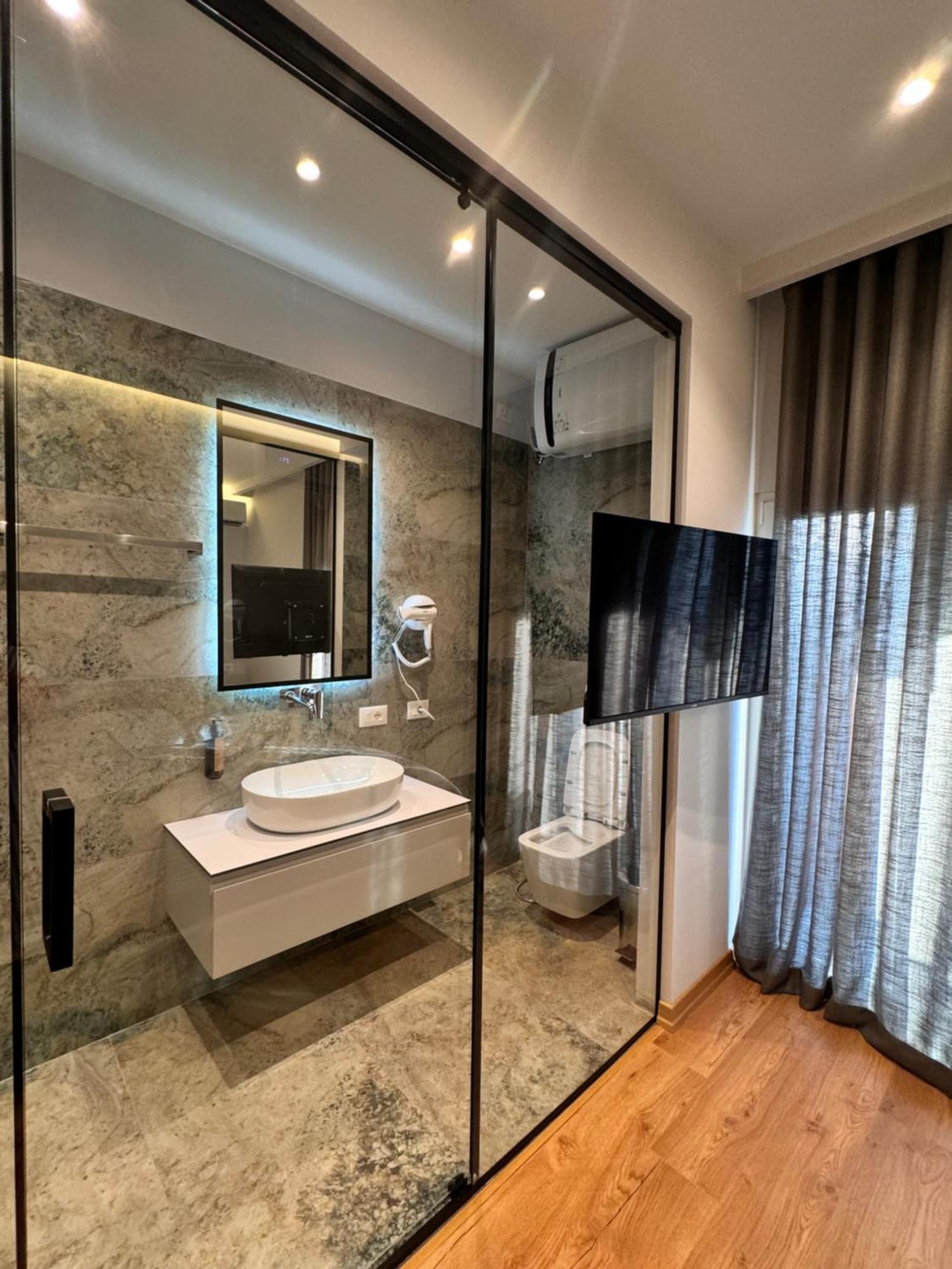 Izi Boutique Apartment Тирана Екстериор снимка