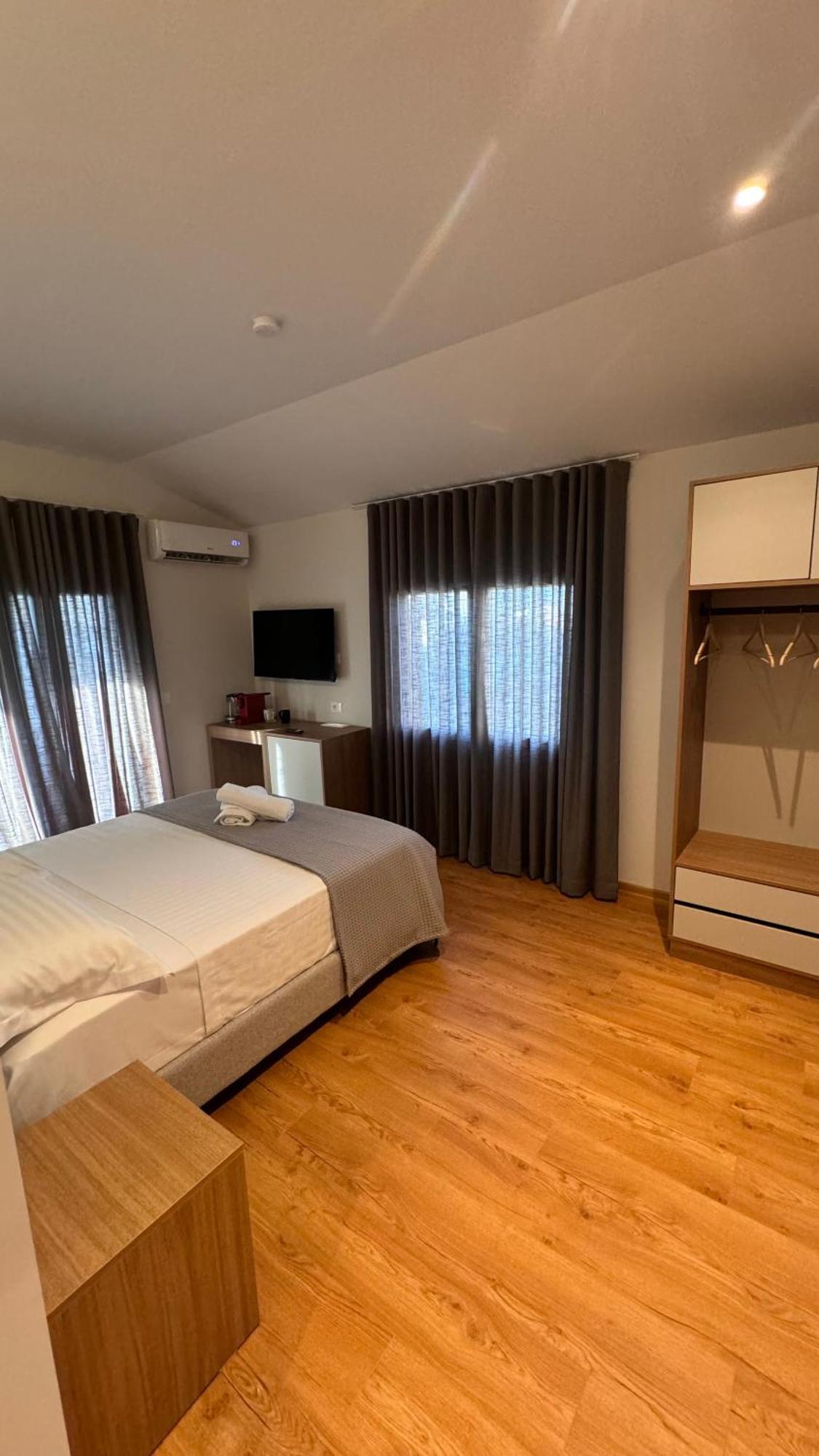 Izi Boutique Apartment Тирана Екстериор снимка