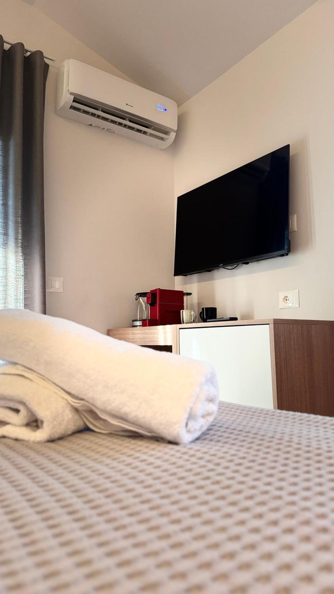 Izi Boutique Apartment Тирана Екстериор снимка
