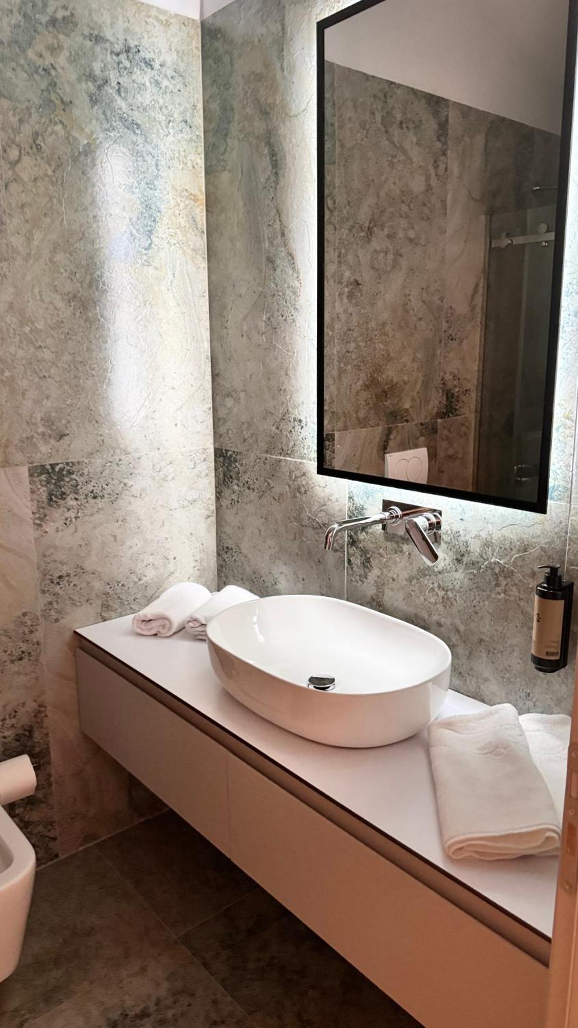 Izi Boutique Apartment Тирана Екстериор снимка