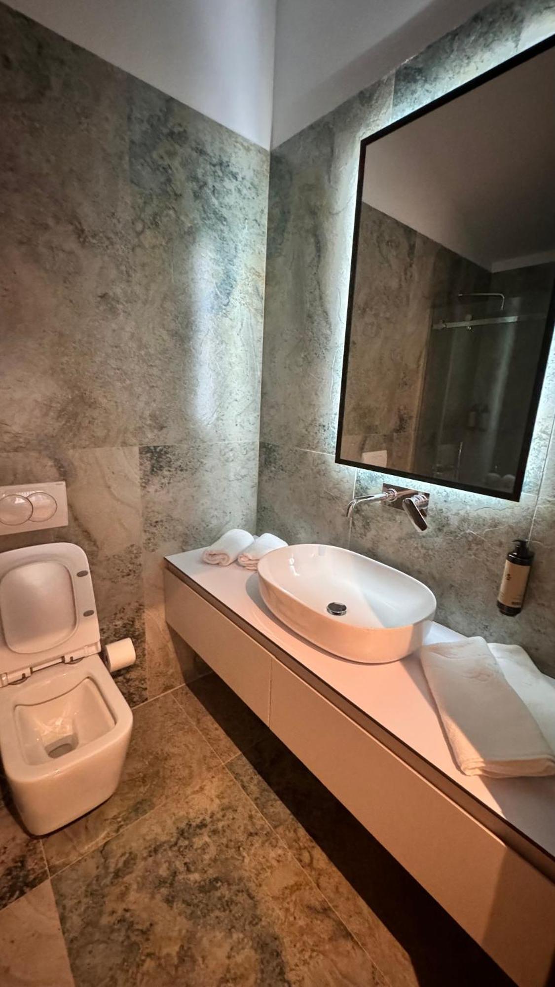 Izi Boutique Apartment Тирана Екстериор снимка