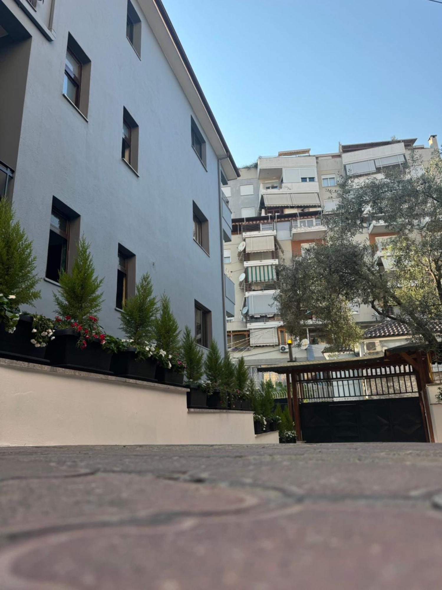 Izi Boutique Apartment Тирана Екстериор снимка