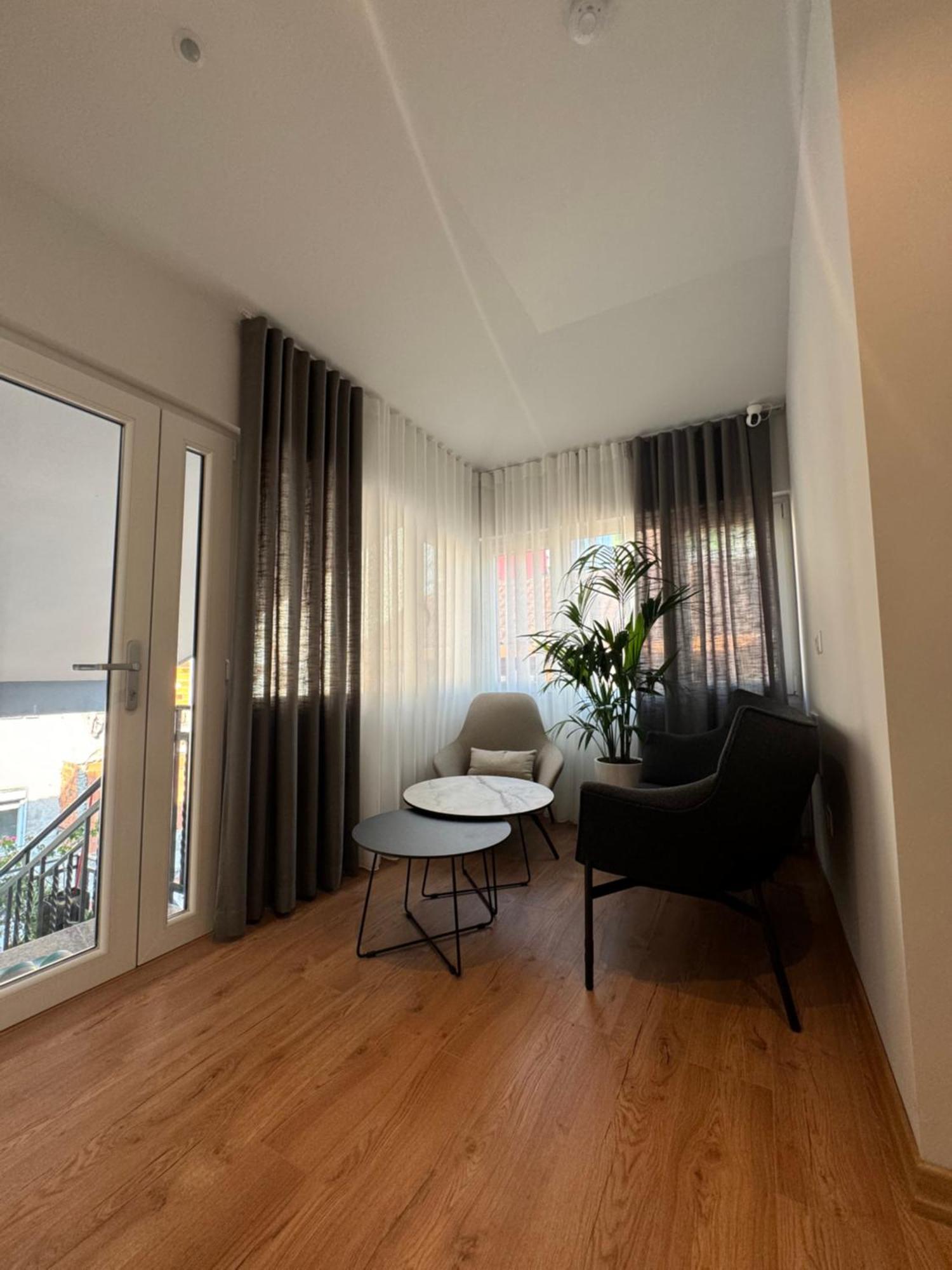 Izi Boutique Apartment Тирана Екстериор снимка